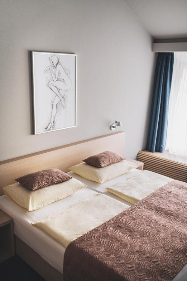 Hotel Split กาดาญ ภายนอก รูปภาพ
