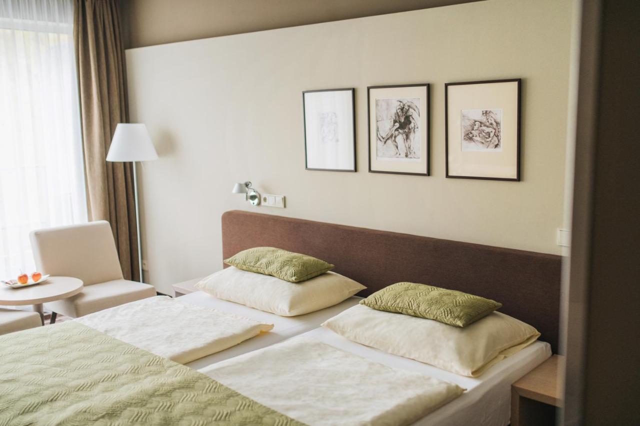 Hotel Split กาดาญ ภายนอก รูปภาพ